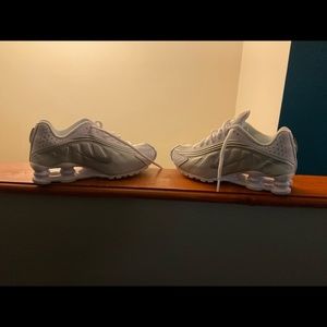 Nike Shox R4
